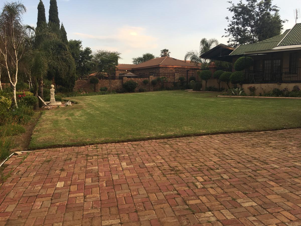 Sunrise Boutique Hotel Witbank Extérieur photo