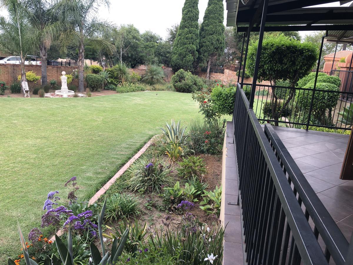 Sunrise Boutique Hotel Witbank Extérieur photo