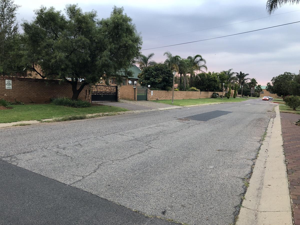 Sunrise Boutique Hotel Witbank Extérieur photo